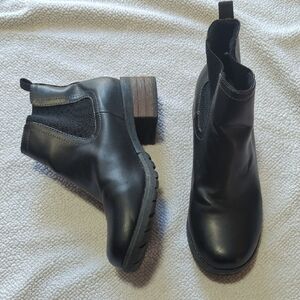 Eastland Jasmine Chelsea Lug Sole Ankle Boots Black Faux Leather Block Heel 9M